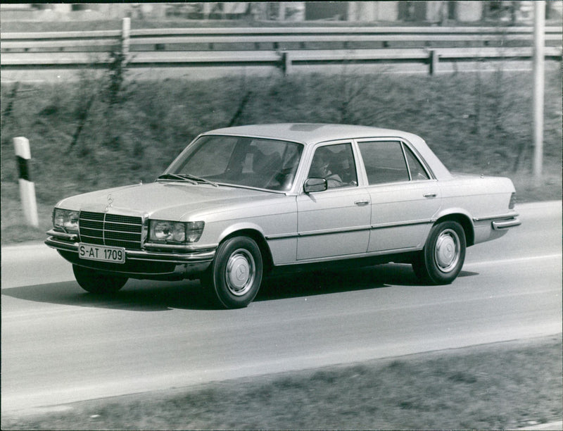 Mercedes-Benz 450 SEL 6.9 - Vintage Photograph