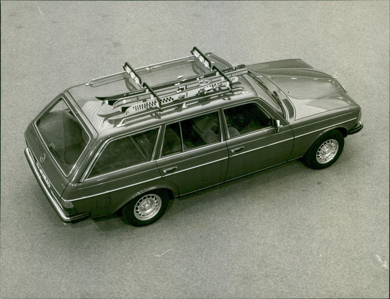 1977 Mercedes-Benz 250 T - Vintage Photograph
