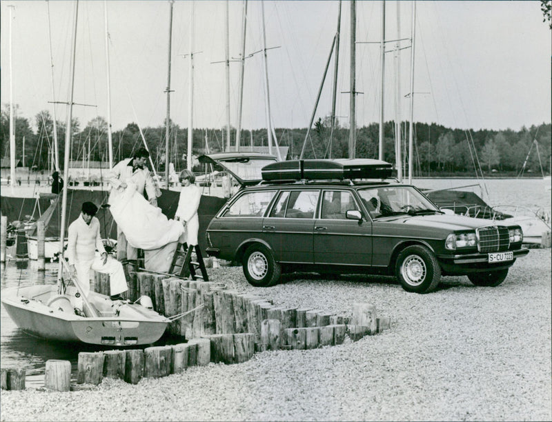 1977 Mercedes-Benz 250 T - Vintage Photograph