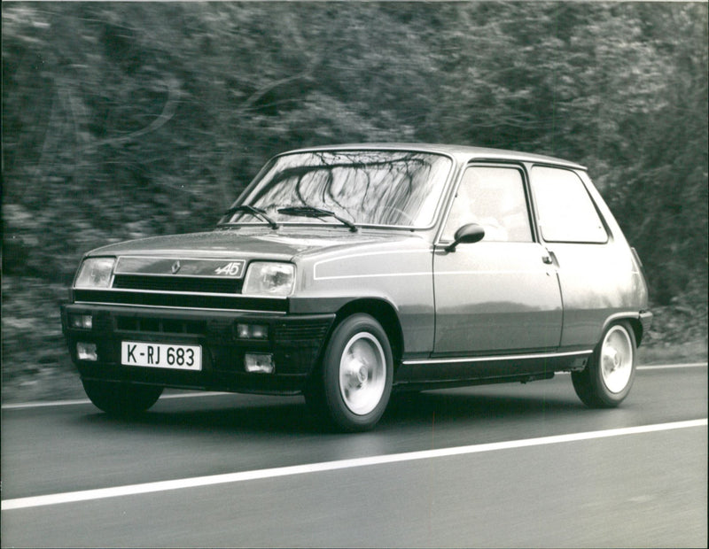 Renault 5 Alpine 1980 - Vintage Photograph