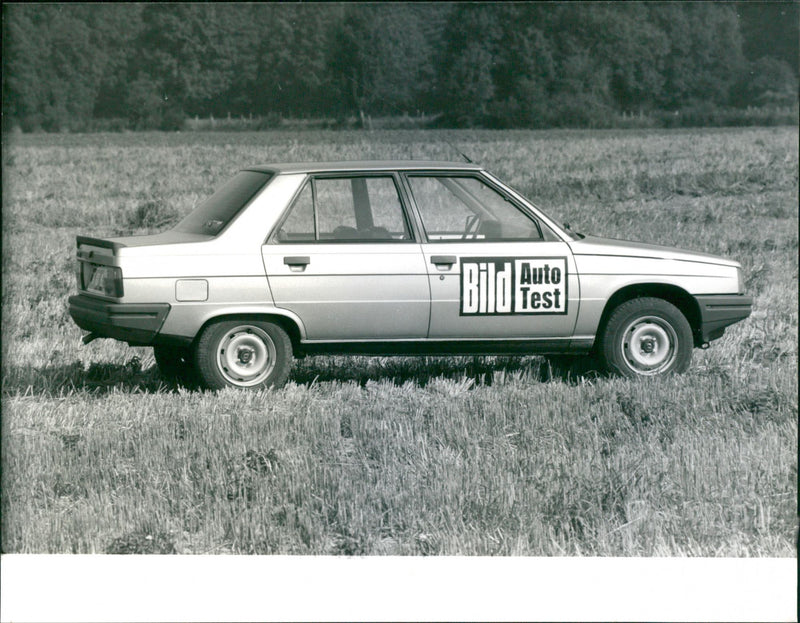 Renault 9 TSE - Vintage Photograph