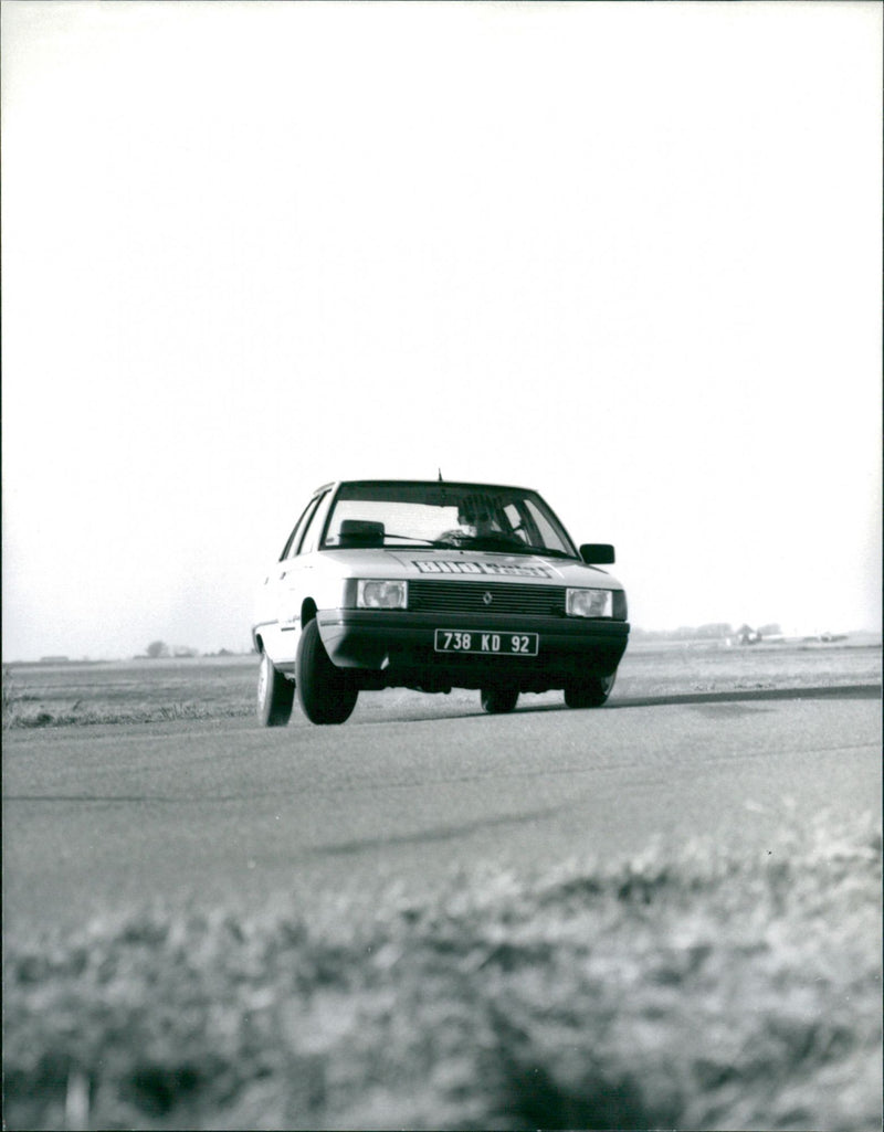 Renault 9 TSE - Vintage Photograph