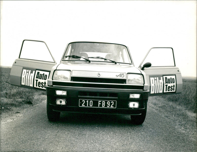 Renault 5 Alpine - Vintage Photograph