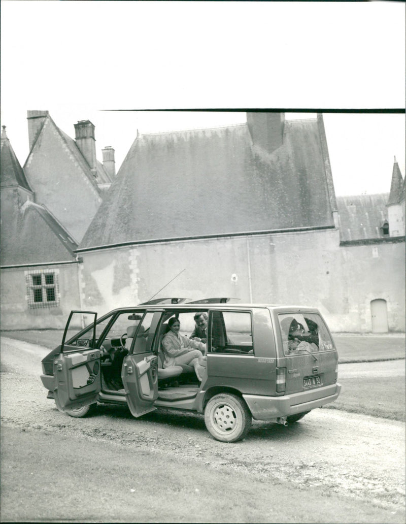 1984 Renault Espace 2000 TSE - Vintage Photograph