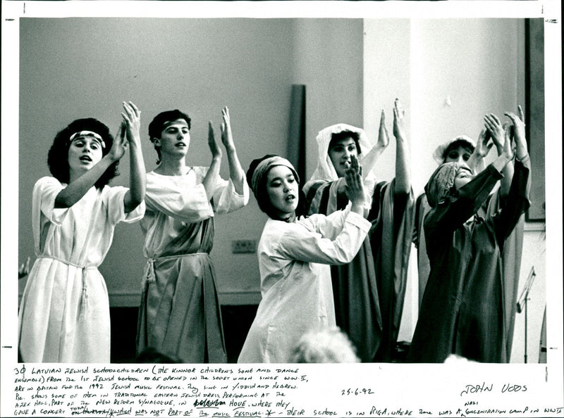 1992 FESTIVAL MUSIC SOVIET - Vintage Photograph