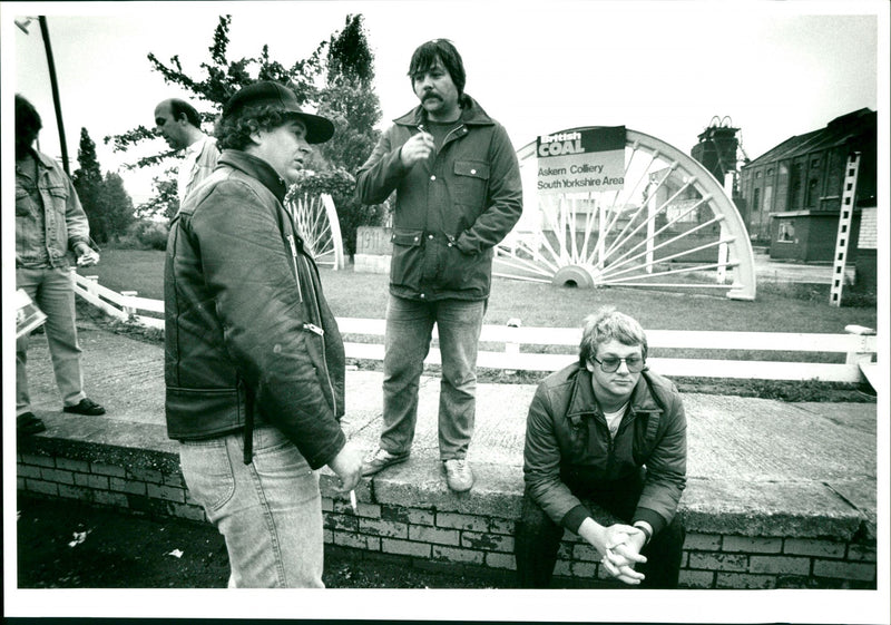 ASKER COLLIERY PICKET - MURERS SALO, SOUTH, CONCERT, NEAR - Vintage Photograph