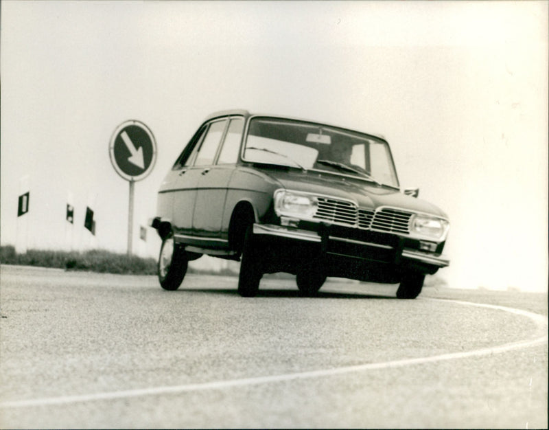 Renault 16 - Vintage Photograph