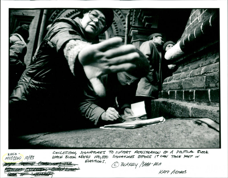 Collezin SIGNATURES TO SUP782T REGISTRATION OF A POLITICAL BLC LACH Blou n - Vintage Photograph