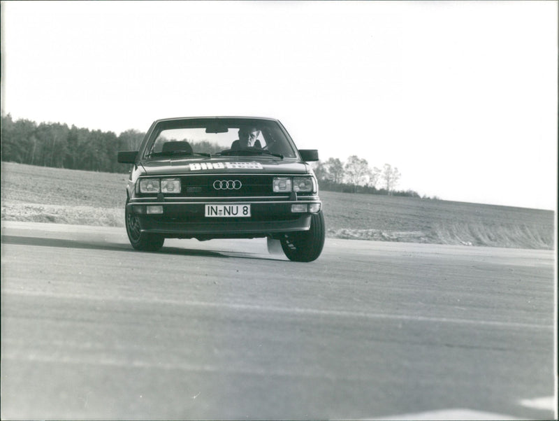 Audi 80 - Vintage Photograph