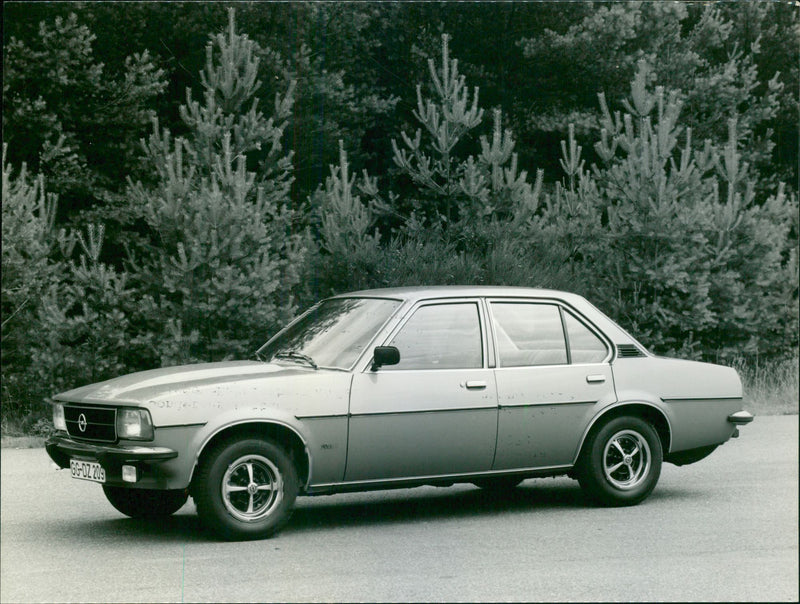 Opel Ascona L 2.0 D - Vintage Photograph