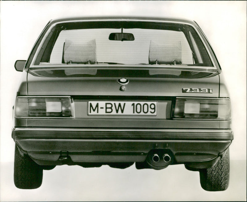 BMW 733i - Vintage Photograph