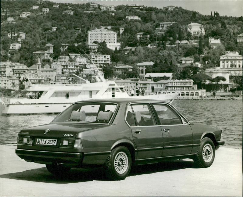 BMW 733i - Vintage Photograph