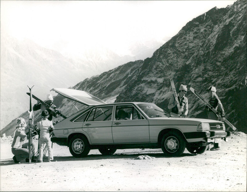 Audi 100 Avant - Vintage Photograph