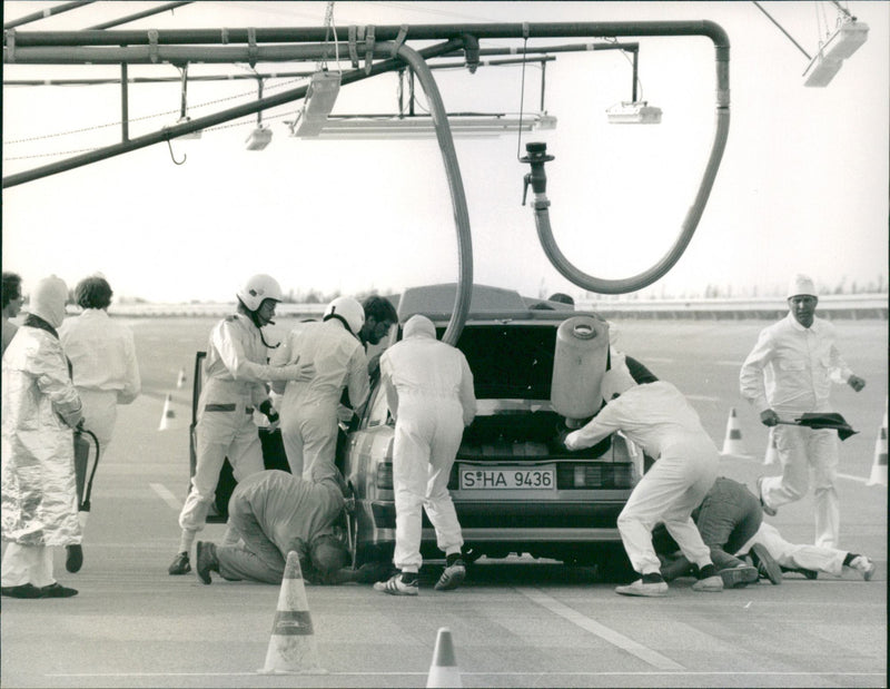 Mercedes Benz 190E 2.3-16 - Vintage Photograph