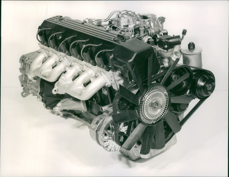 Mercedes-Benz 200 D - 300 E - Vintage Photograph