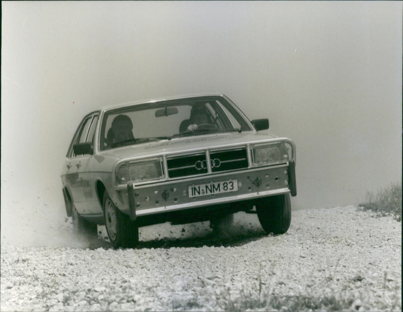 Audi 100 5D Weltfahrt - Vintage Photograph