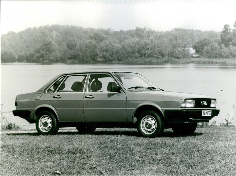 Audi 80 - Vintage Photograph