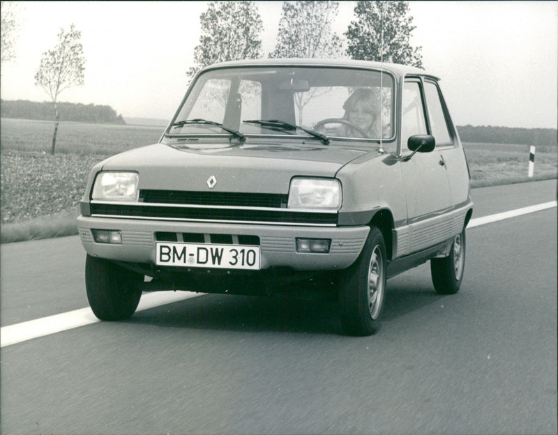 Renault 5 GTL - Vintage Photograph