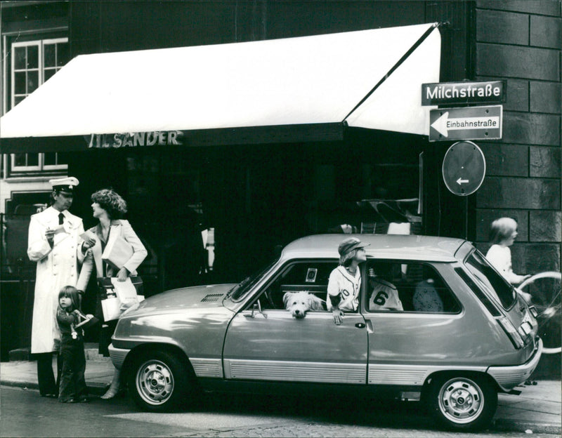 Renault 5 GTL - Vintage Photograph