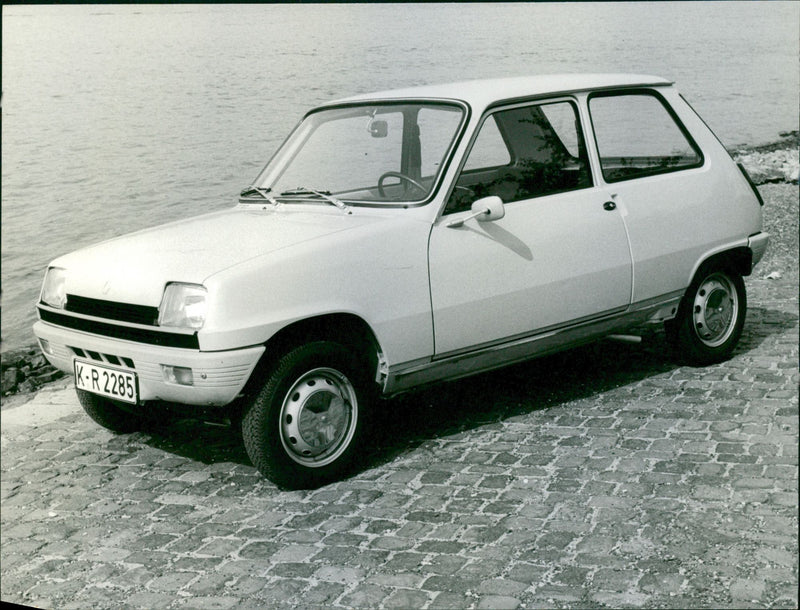 Renault 5 - Vintage Photograph