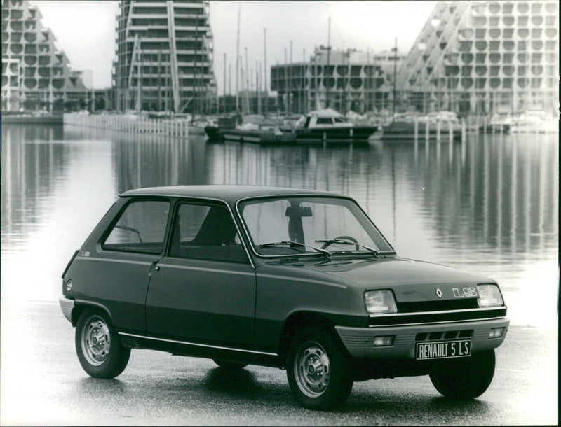 Renault 5 LS - Vintage Photograph