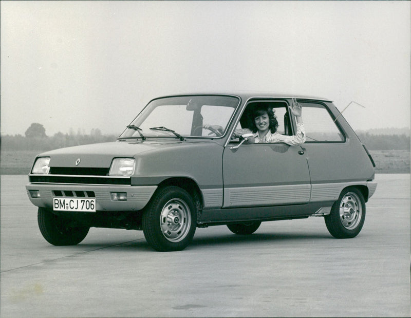 Renault 5 GTL - Vintage Photograph