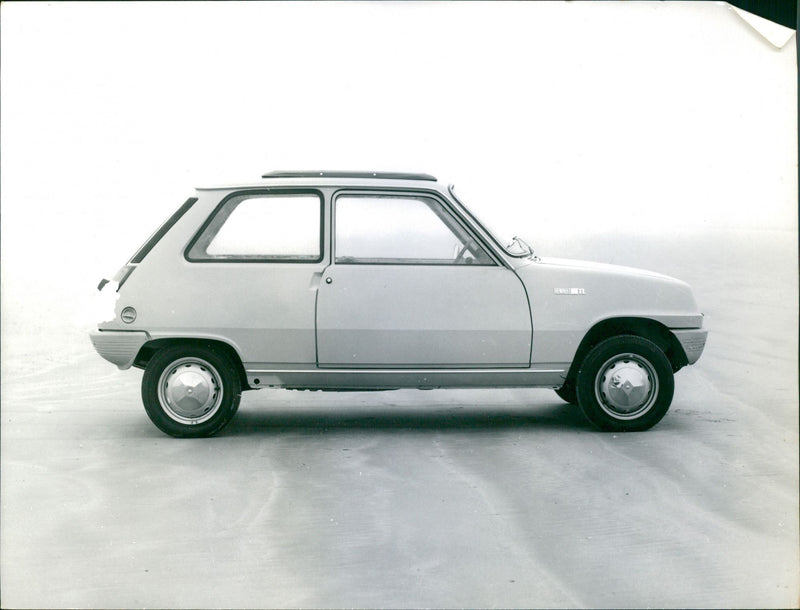 Renault 5 - Vintage Photograph