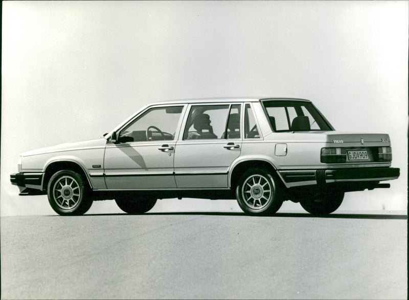 Volvo 760 GLE - Vintage Photograph