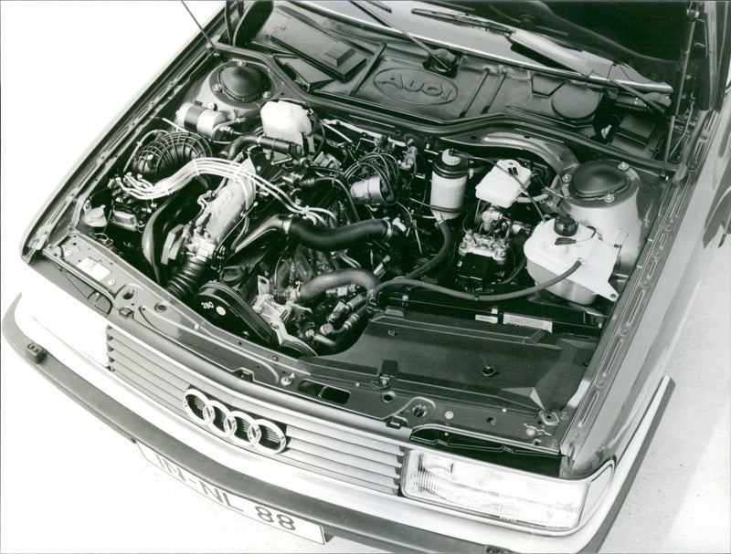 Audi 200 - Vintage Photograph