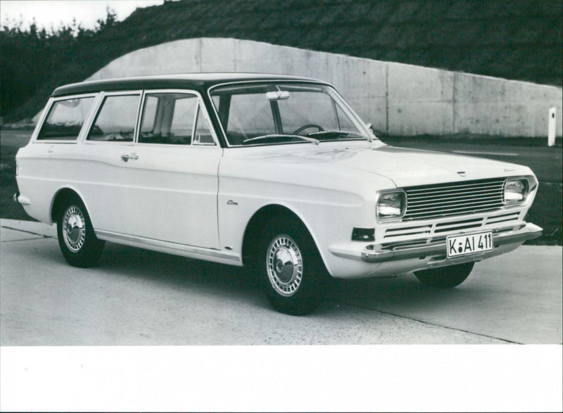 Ford 15M Stat Wag - Vintage Photograph