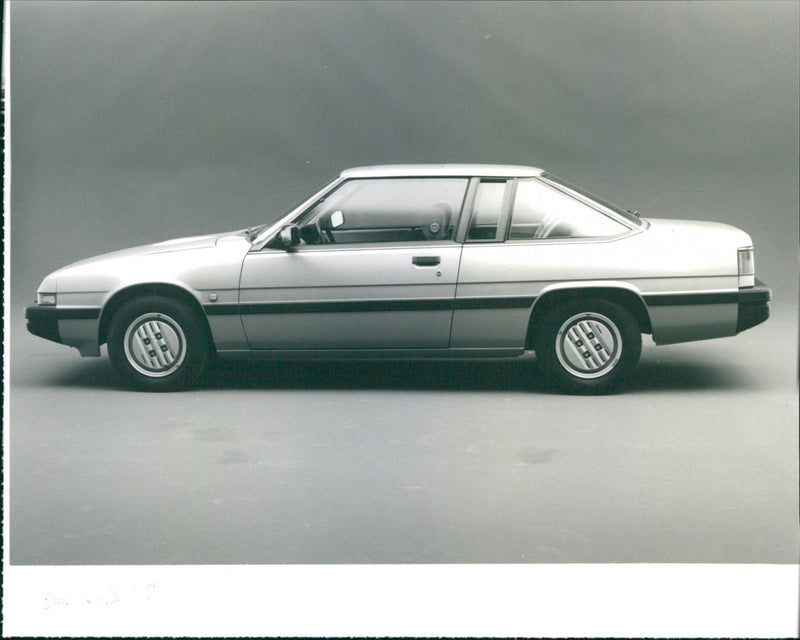 Mazda 929 coupe - Vintage Photograph