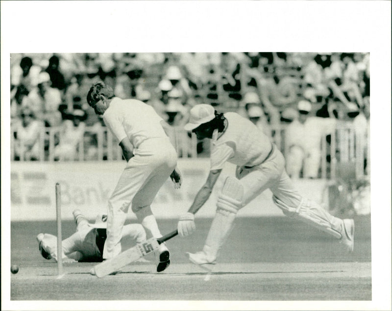 N.Z. captain John Wright & bowler Chatfield - Vintage Photograph