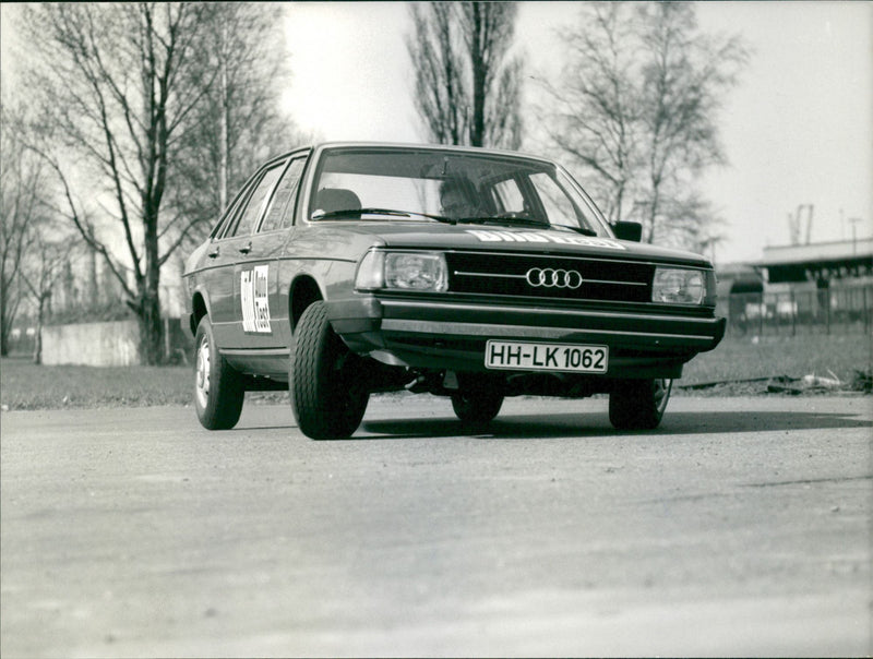 Audi 80 - Vintage Photograph