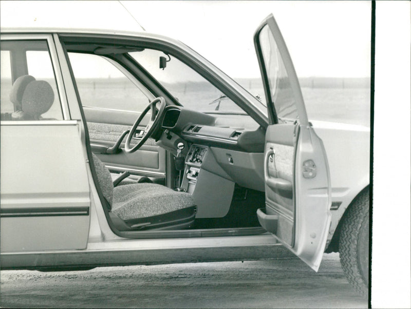 Peugeot 505 STI - Vintage Photograph