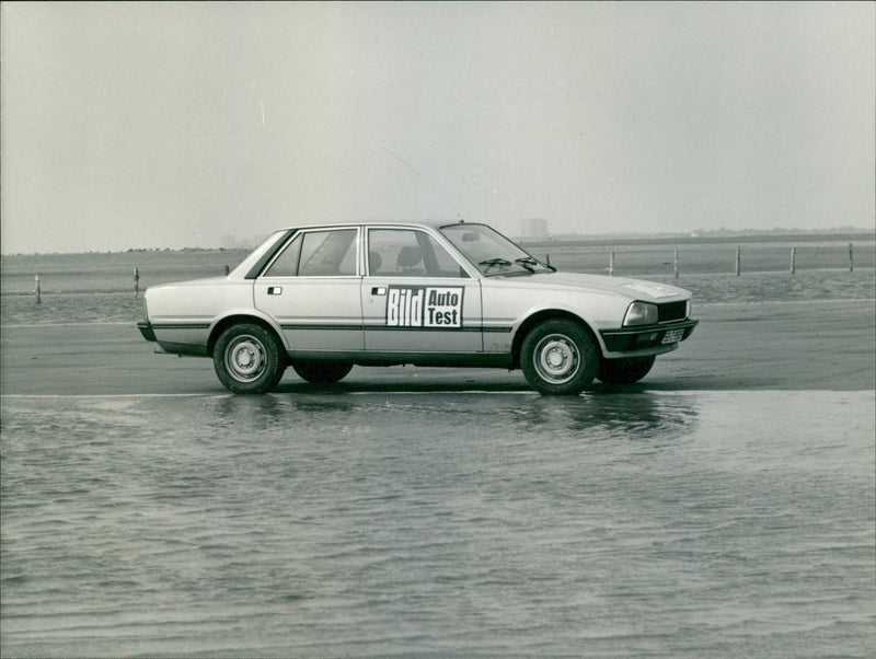 Peugeot 505 STI - Vintage Photograph