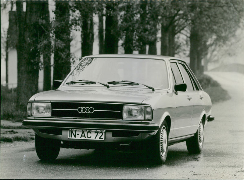 Audi 80 - Vintage Photograph