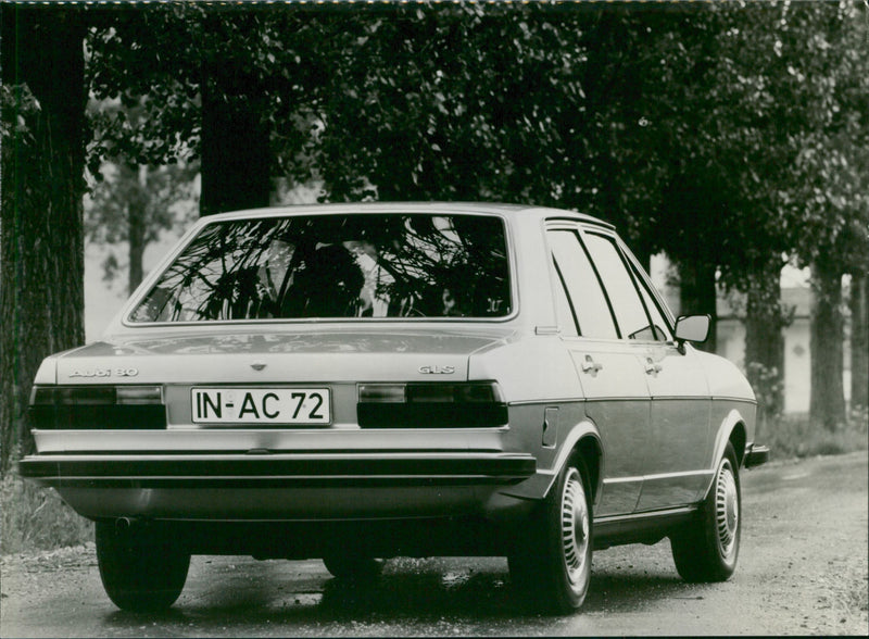 Audi 80 - Vintage Photograph