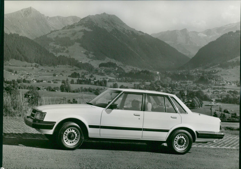 Toyota Cressida GLI-6 - Vintage Photograph