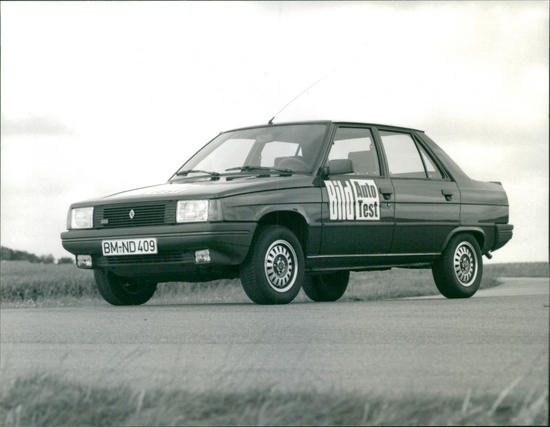 Renault 9 GTX - Vintage Photograph