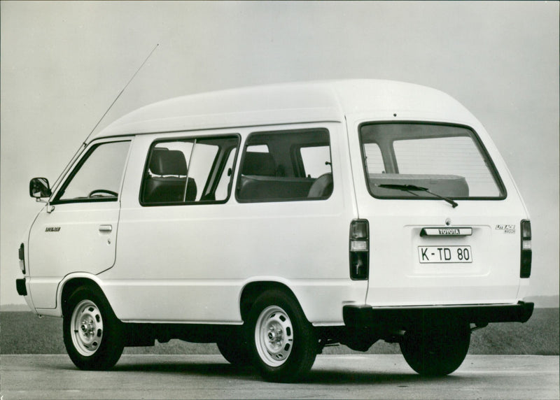 Toyota Lite-ace wagon - Vintage Photograph