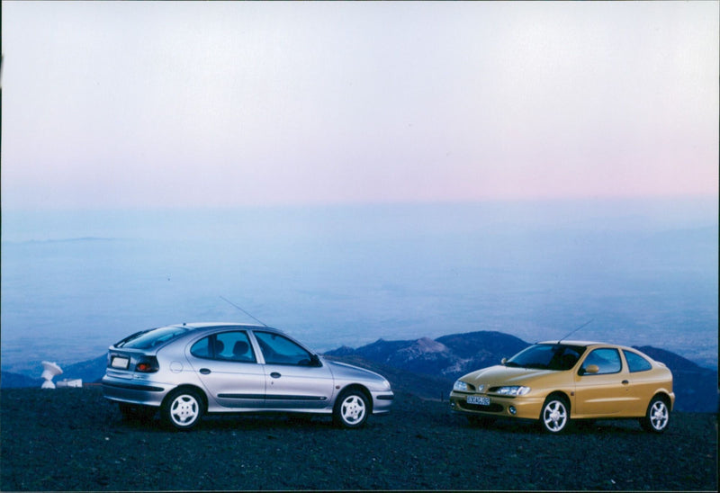 Renault Megane 2.0 RXE and Renault Megane 2.0 16V - Vintage Photograph