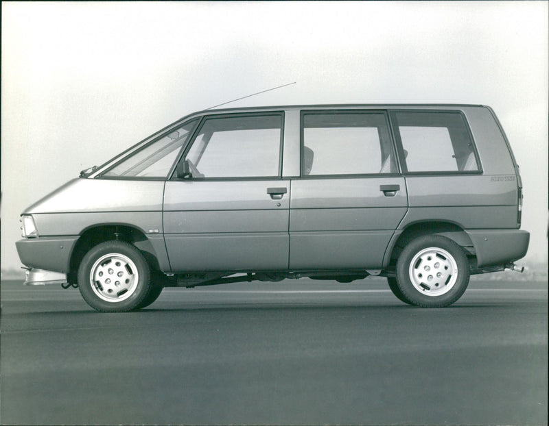 Renault Espace 2000 TSE - Vintage Photograph