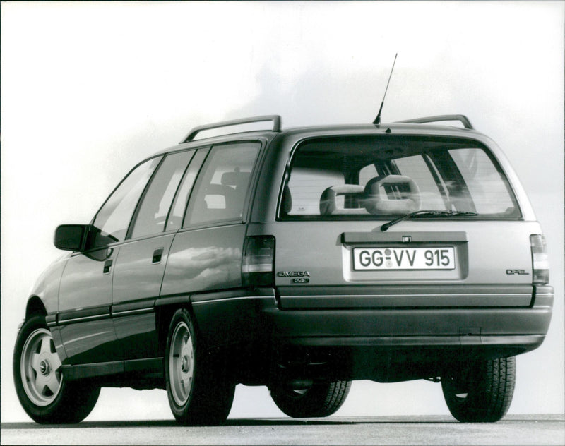 Opel Omega Caravan 24V - Vintage Photograph