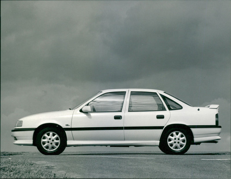 1994 Opel O Vectra - Vintage Photograph