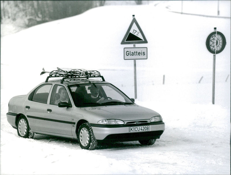 Ford Mondeo GLX - Vintage Photograph