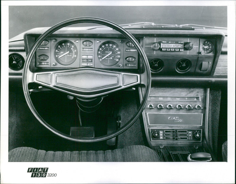 Fiat 130 Coupè 3200, Cockpit - Vintage Photograph