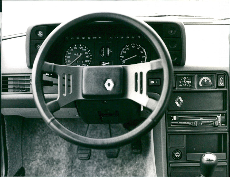 Renault 18 Turbo, Cockpit - Vintage Photograph