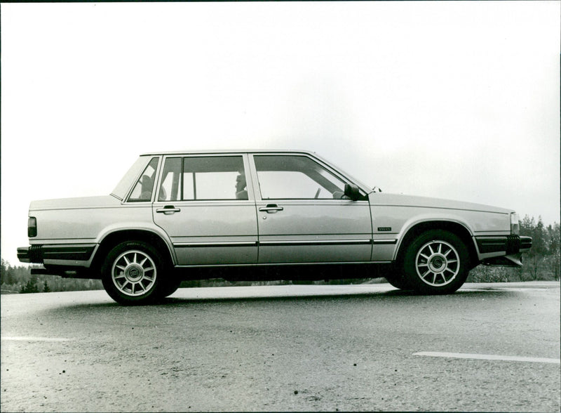 Volvo 760 GLE Turbo Diesel - Vintage Photograph