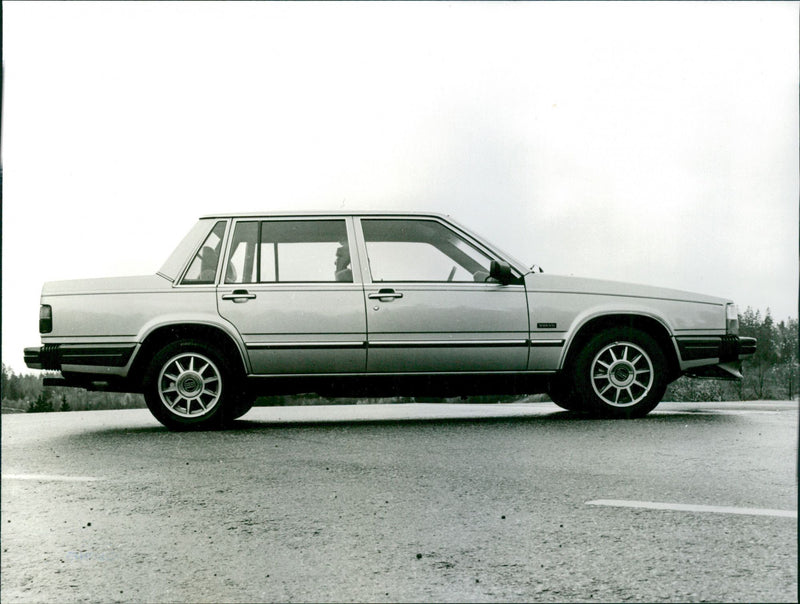 Volvo 760 GLE - Vintage Photograph