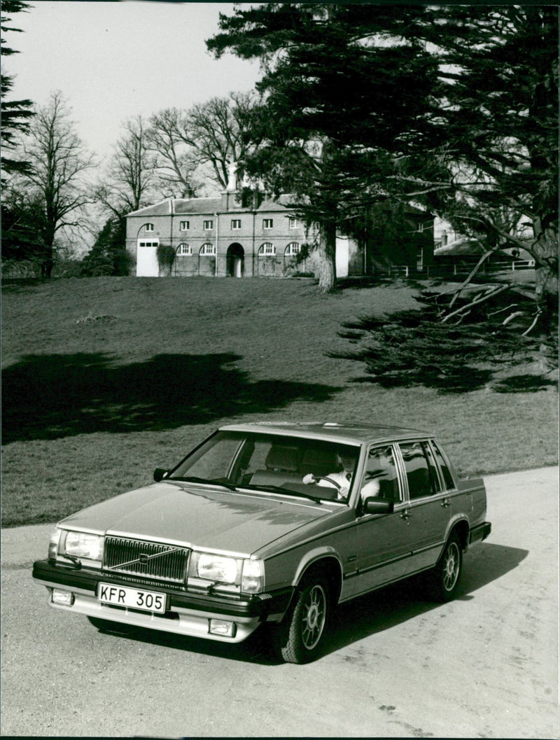 Volvo 760 GLE - Vintage Photograph